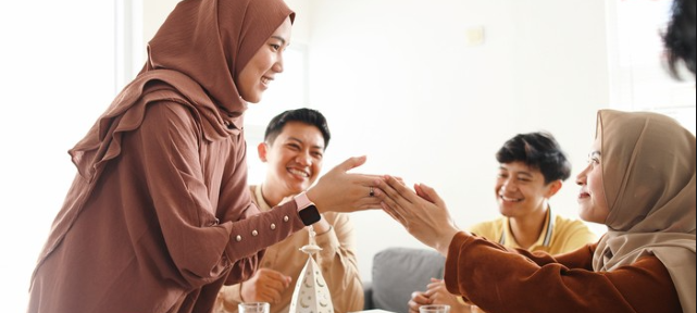 Tips Bertemu Calon Mertua di Momen Lebaran
