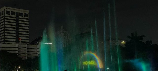 3 Tips Nonton Air Mancur Menari dan Video Mapping di Monas
